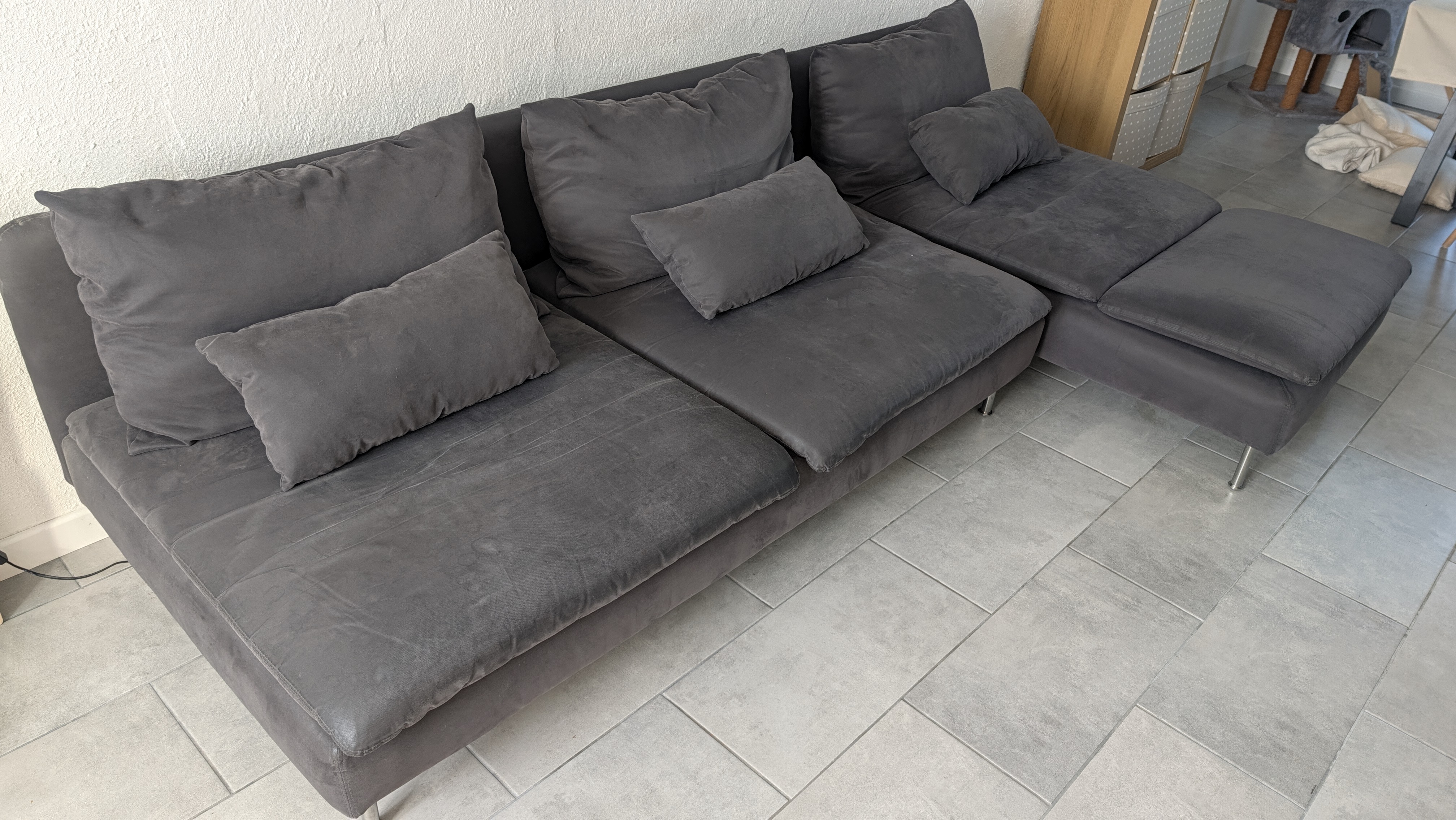 Canapé d’angle gris avant nettoyage textile à domicile